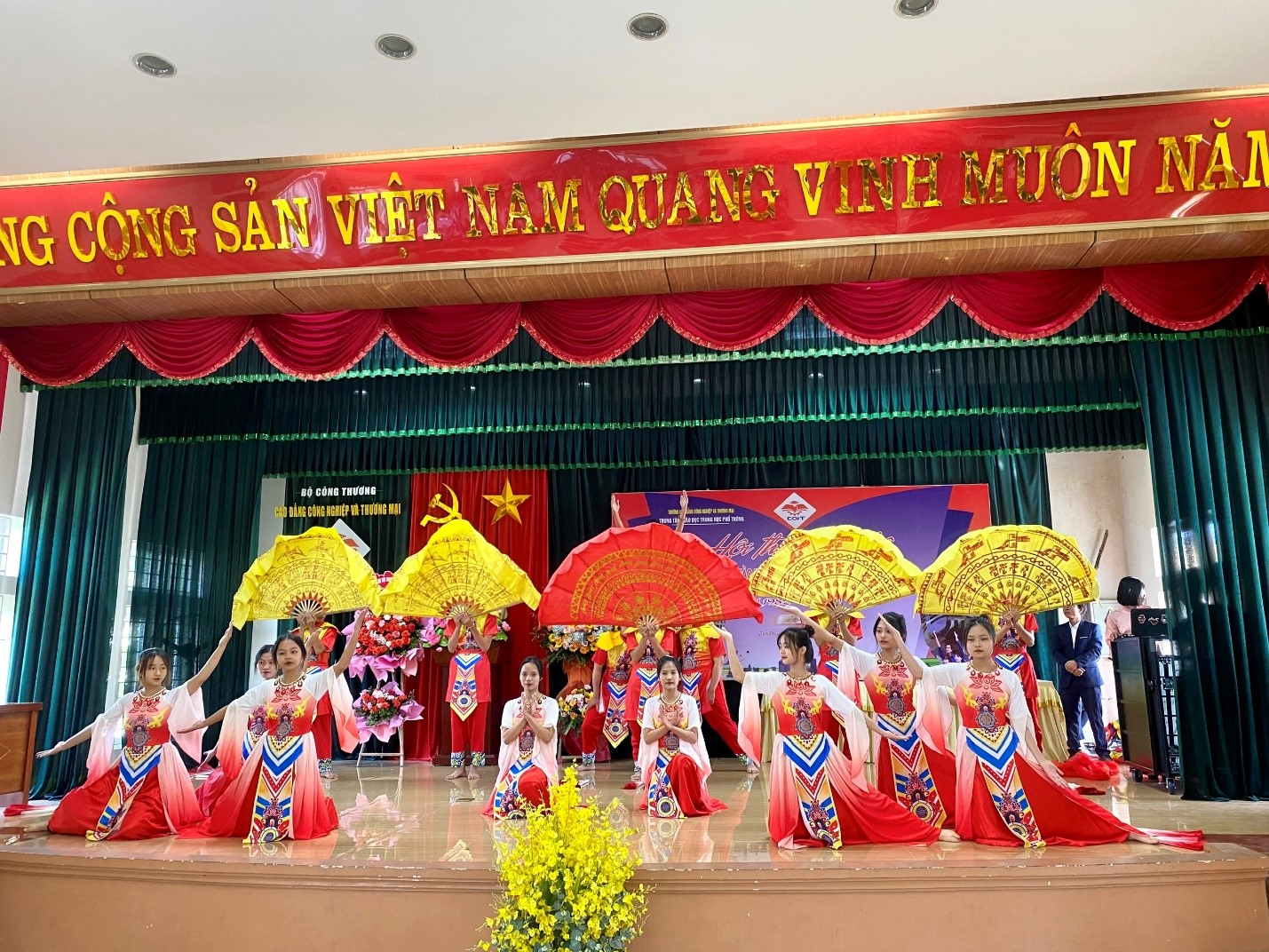 Hội thi văn nghệ và Trò chơi dân gian  chào mừng ngày Nhà giáo Việt Nam 20/11năm học 2023 – 2024  hệ Giáo dục thường xuyên cấp THPT của Tài xỉu online
